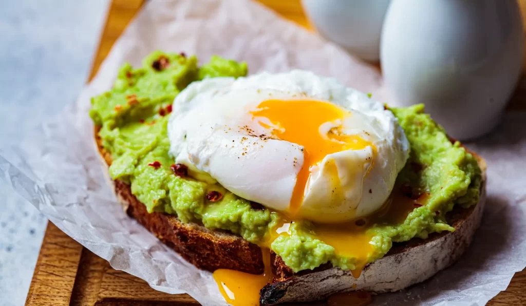 Tartine d’avocat et œuf mollet